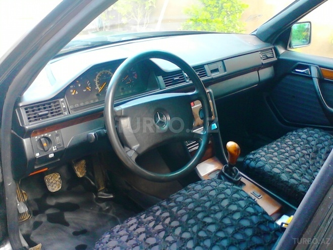 Mercedes E 230 1985, 170,000 km - 2.3 l - Bakı