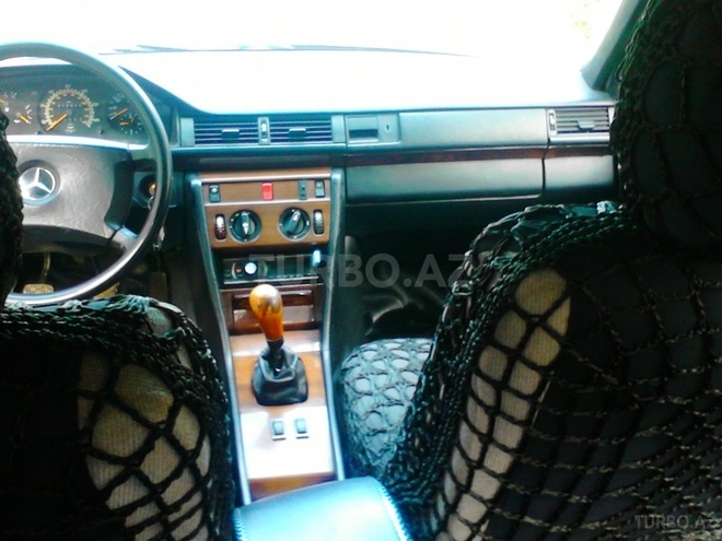 Mercedes E 230 1985, 170,000 km - 2.3 l - Bakı
