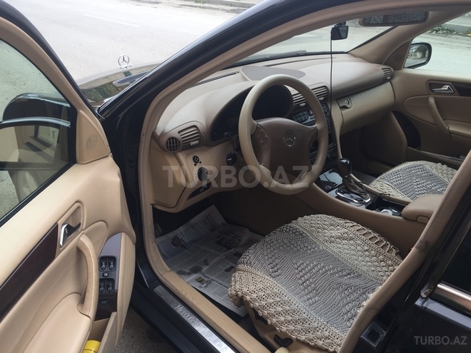 Mercedes C 240 2003, 206,500 km - 2.6 л - Quba
