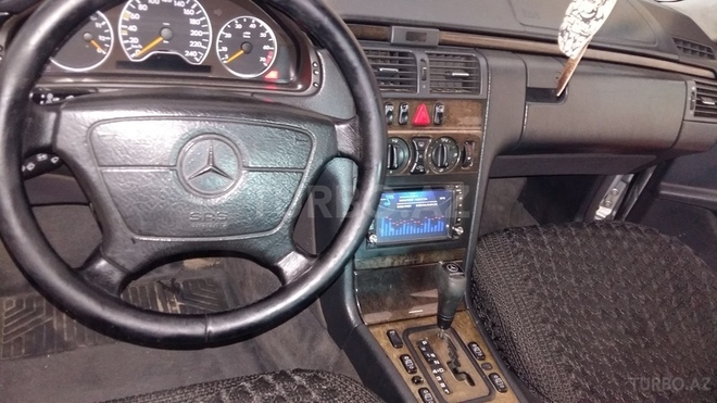 Mercedes E 240 1999, 280,000 km - 2.4 l - Bakı