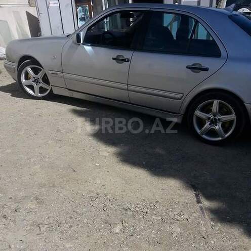 Mercedes E 240 1999, 280,000 km - 2.4 l - Bakı
