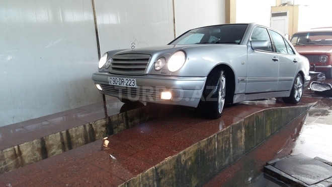 Mercedes E 240 1999, 280,000 km - 2.4 l - Bakı
