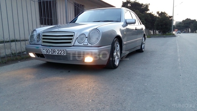 Mercedes E 240 1999, 280,000 km - 2.4 l - Bakı