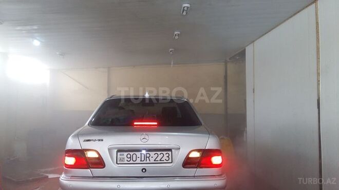 Mercedes E 240 1999, 280,000 km - 2.4 l - Bakı