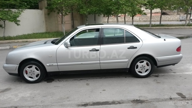 Mercedes E 230 1995, 340,000 km - 2.3 l - Bakı