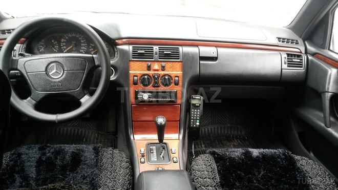 Mercedes E 230 1995, 340,000 km - 2.3 l - Bakı