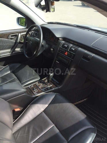 Mercedes E 240 2001, 20,000 km - 0.3 l - Bakı