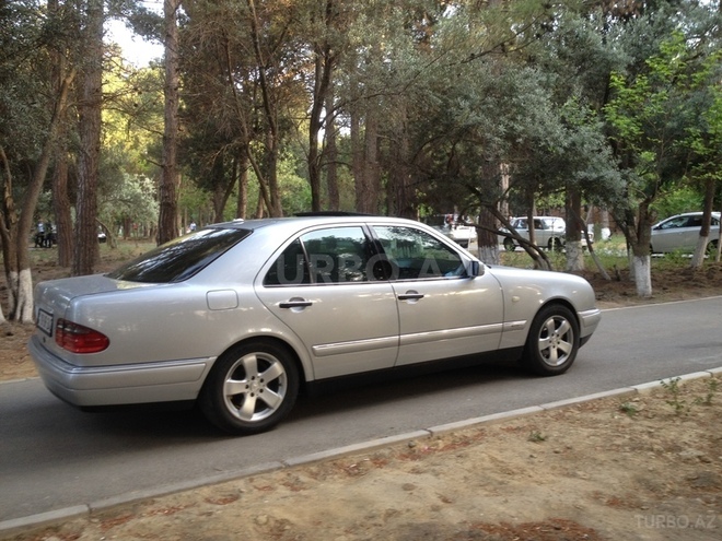 Mercedes E 240 1998, 243,450 km - 2.4 l - Sumqayıt