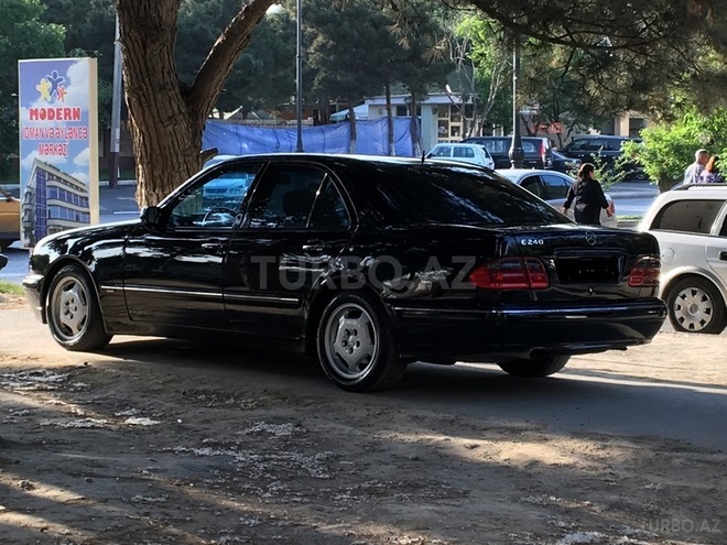 Mercedes E 240 2000, 255,000 km - 2.6 l - Bakı