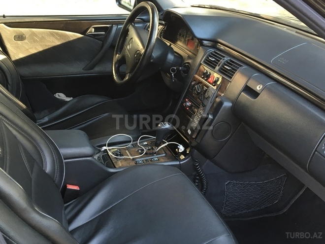 Mercedes E 240 2000, 255,000 km - 2.6 l - Bakı