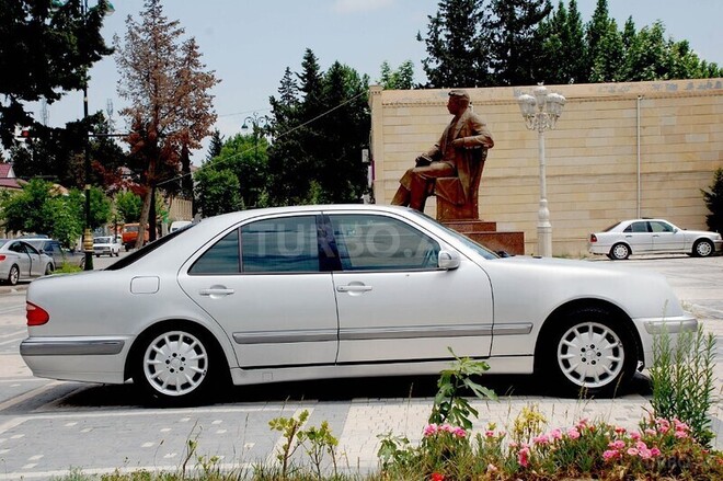 Mercedes E 220 2002, 272,000 km - 2.2 l - İmişli