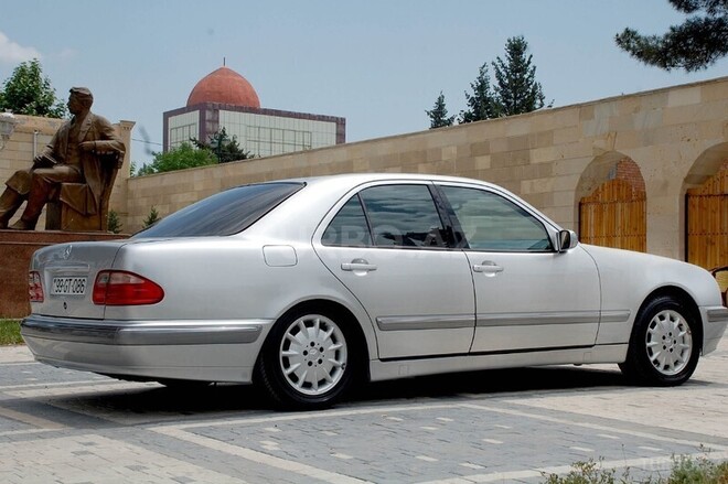 Mercedes E 220 2002, 272,000 km - 2.2 l - İmişli