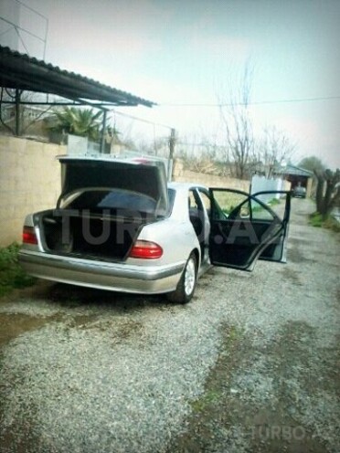 Mercedes E 220 2002, 272,000 km - 2.2 l - İmişli