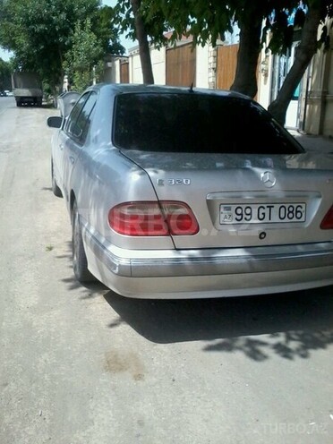 Mercedes E 220 2002, 272,000 km - 2.2 l - İmişli