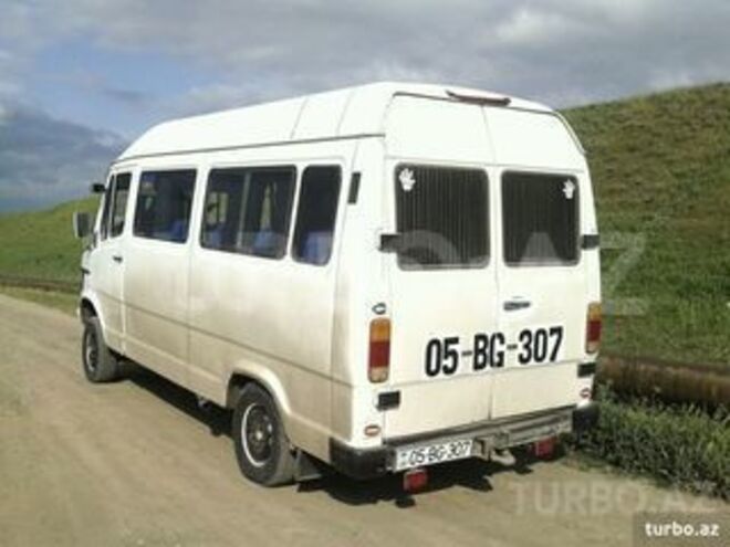 Mercedes 208 D 1994, 220,000 km - 2.5 л - Ağstafa