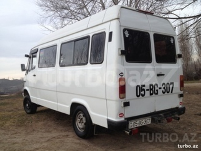 Mercedes 208 D 1994, 220,000 km - 2.5 л - Ağstafa