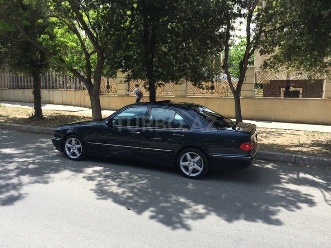 Mercedes E 320 2001, 188,000 km - 3.2 l - Bakı