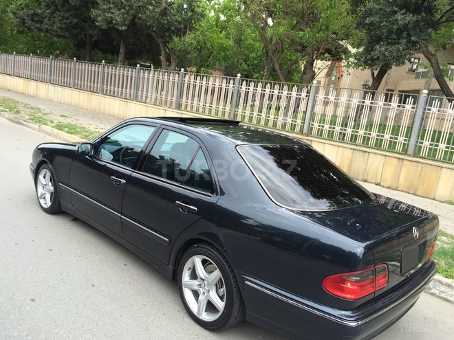 Mercedes E 320 2001, 188,000 km - 3.2 l - Bakı