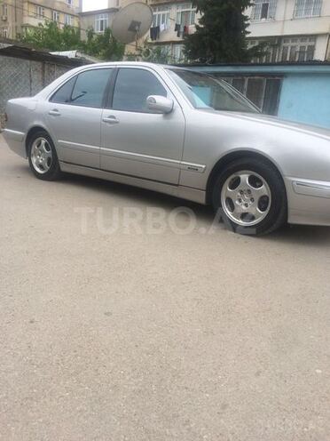 Mercedes E 220 1999, 213,000 km - 2.2 l - Bakı