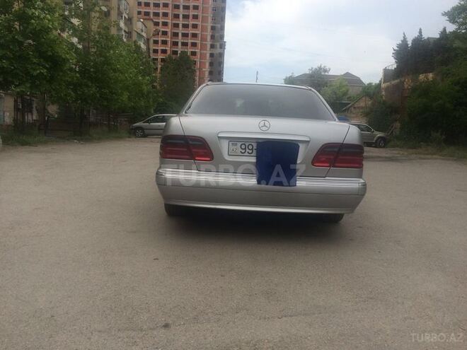 Mercedes E 220 1999, 213,000 km - 2.2 l - Bakı