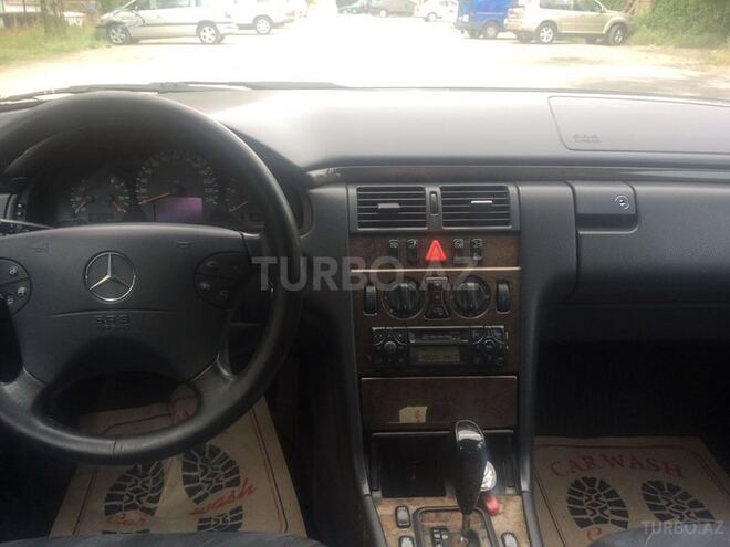 Mercedes E 220 1999, 213,000 km - 2.2 l - Bakı