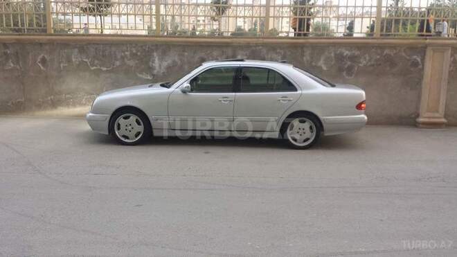 Mercedes E 270 2000, 330,000 km - 2.7 л - Bakı