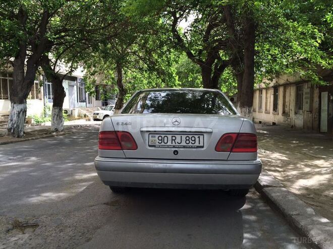 Mercedes E 240 1999, 120,000 km - 2.6 l - Bakı