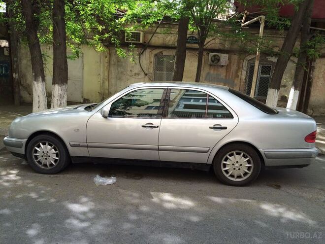 Mercedes E 240 1999, 120,000 km - 2.6 l - Bakı