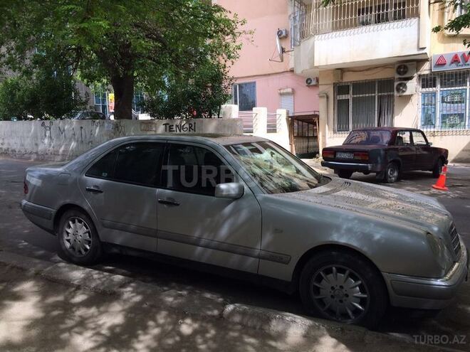 Mercedes E 240 1999, 120,000 km - 2.6 l - Bakı