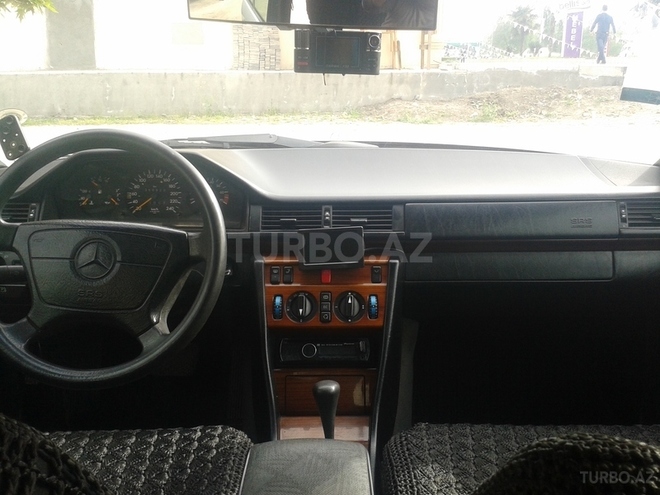 Mercedes E 200 1995, 344,000 km - 2.0 л - Bərdə