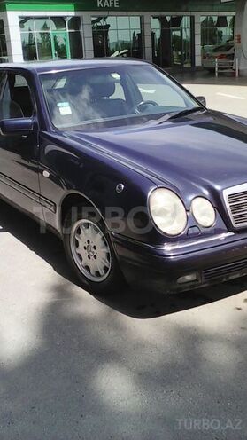 Mercedes E 240 1999, 290,000 km - 2.4 л - Bakı