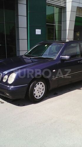 Mercedes E 240 1999, 290,000 km - 2.4 л - Bakı