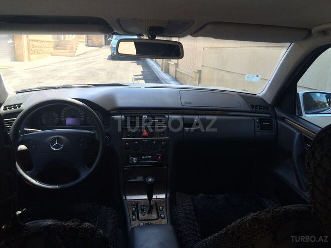 Mercedes E 280 1999, 224,000 km - 2.8 l - Bakı