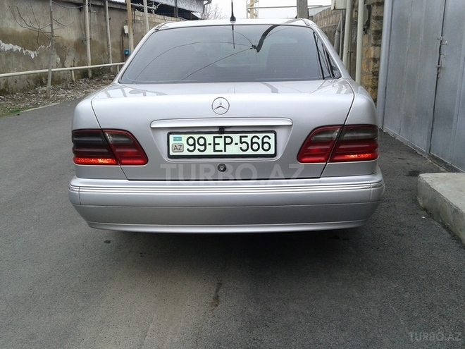 Mercedes E 200 2001, 329,000 km - 2.1 л - Bakı
