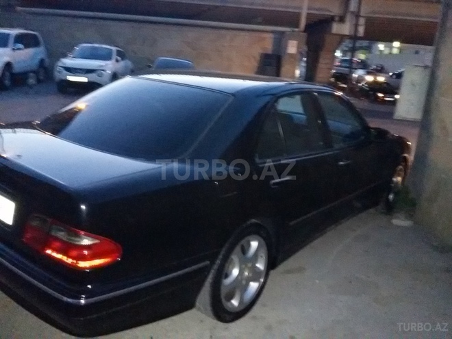 Mercedes E 280 2000, 220,000 km - 2.8 l - Bakı