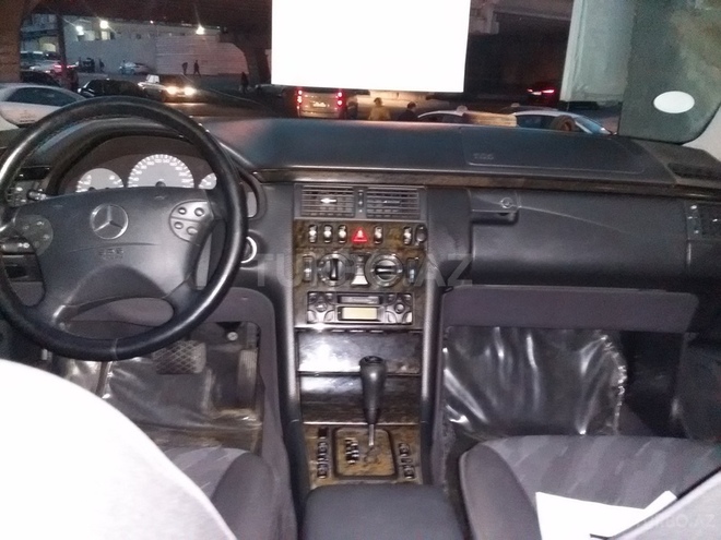 Mercedes E 280 2000, 220,000 km - 2.8 l - Bakı