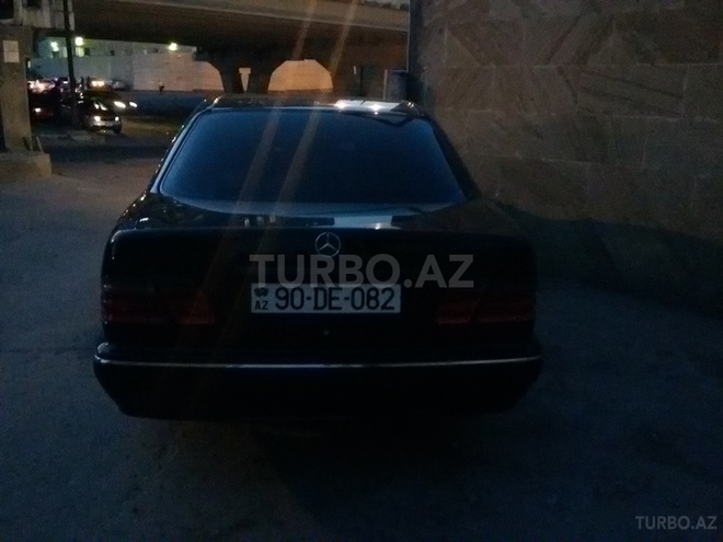 Mercedes E 280 2000, 220,000 km - 2.8 l - Bakı