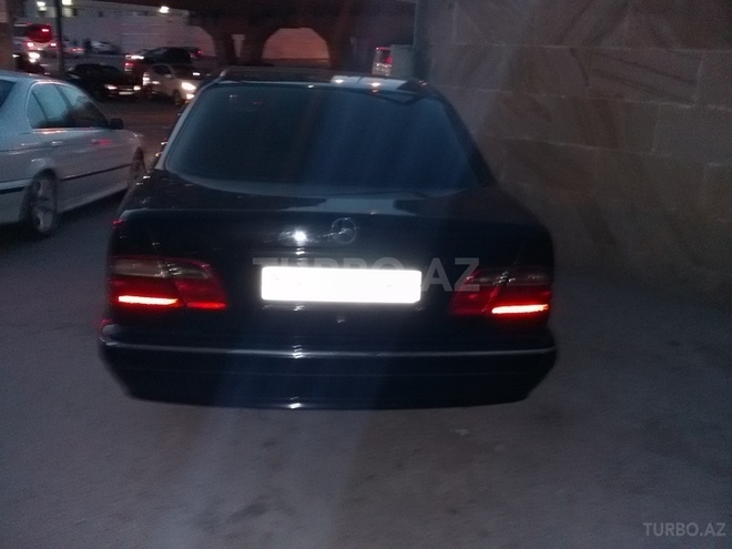 Mercedes E 280 2000, 220,000 km - 2.8 l - Bakı
