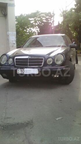 Mercedes E 240 1999, 288,000 km - 2.4 л - Bakı