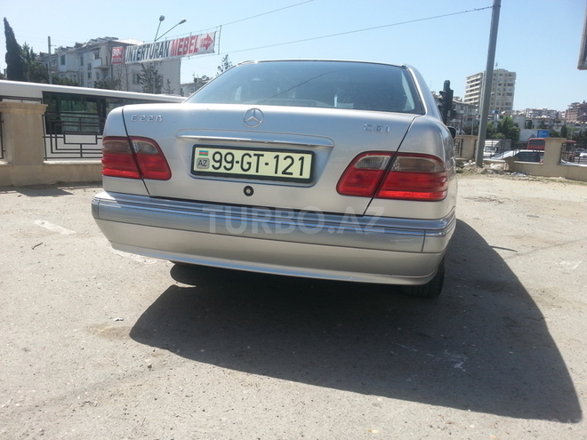 Mercedes E 220 2001, 255,500 km - 2.2 l - Bakı