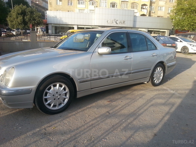 Mercedes E 220 2001, 255,500 km - 2.2 l - Bakı