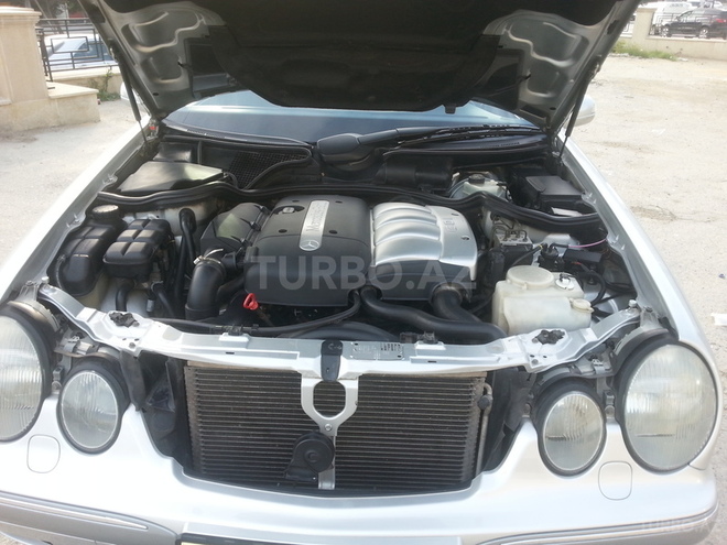 Mercedes E 220 2001, 255,500 km - 2.2 l - Bakı