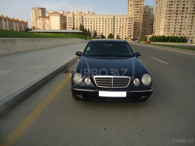 Mercedes E 220 2000, 176,546 km - 2.2 l - Bakı