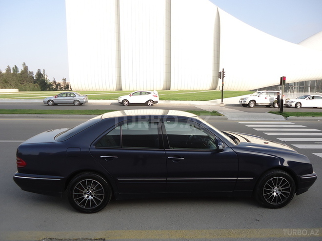 Mercedes E 220 2000, 176,546 km - 2.2 l - Bakı