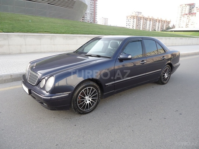 Mercedes E 220 2000, 176,546 km - 2.2 l - Bakı
