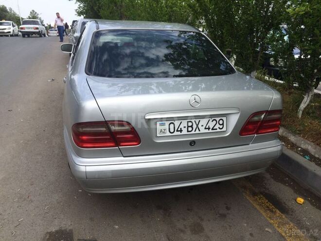 Mercedes E 220 1999, 270,000 km - 2.2 l - Bakı