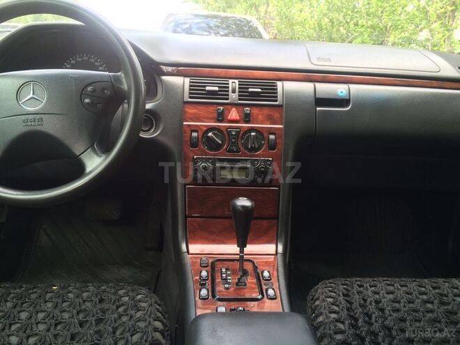 Mercedes E 220 1999, 270,000 km - 2.2 l - Bakı