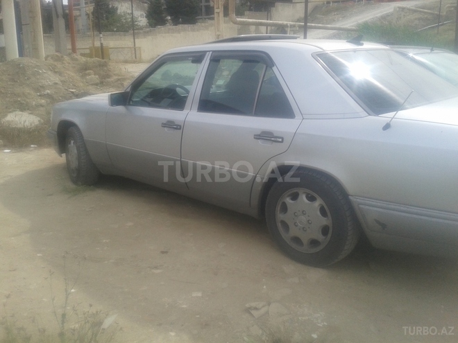 Mercedes E 220 1994, 413,331 km - 2.2 l - Bakı
