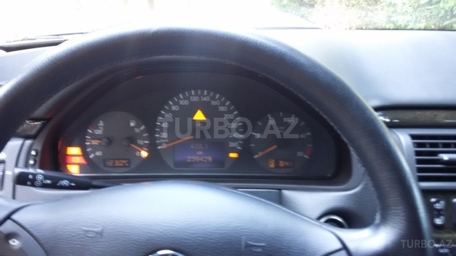 Mercedes E 220 2001, 239,348 km - 2.2 l - Bərdə