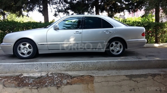 Mercedes E 220 2001, 239,348 km - 2.2 l - Bərdə